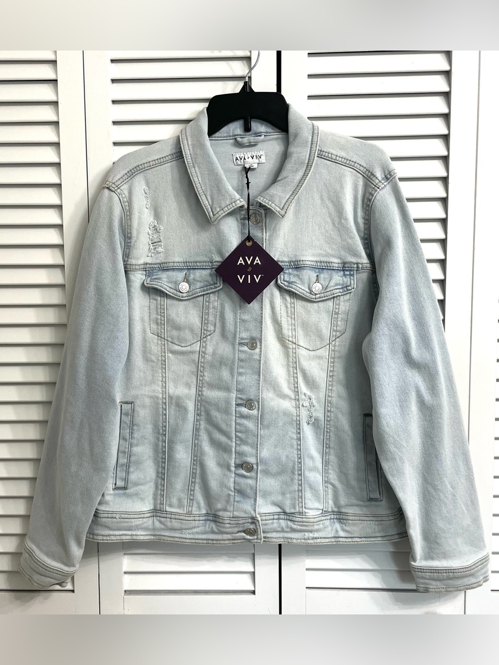 NWT AVA & VIV Womens 1X Denim Jacket Light Wash Distressed Jean Button Trucker